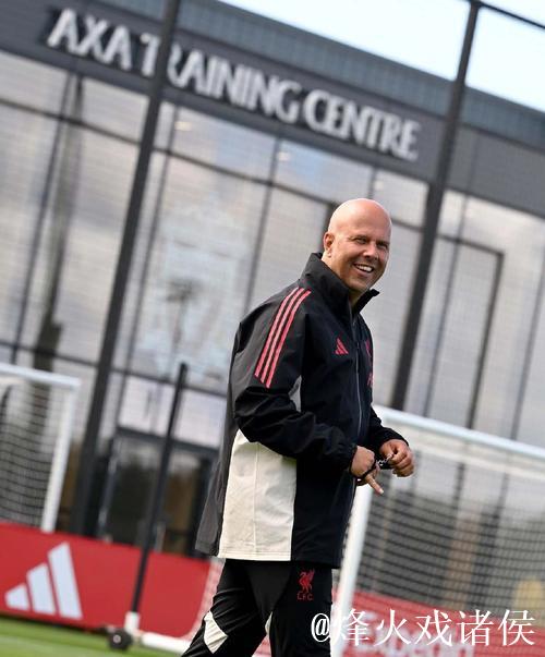 哈格里夫斯:琼斯的场上位置有点靠后 哈格里夫斯:琼斯的场上位置有点靠后