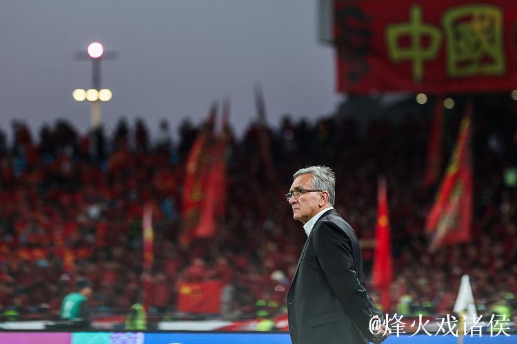 武磊因伤终究告别了国足 生死战靠谁来进球? 武磊因伤终究告别了国足 生死战靠谁来进球?